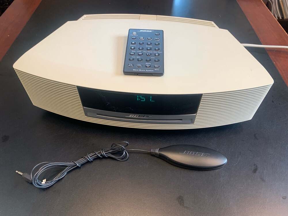 Bose Wave Music System AWRCC2 Platinum White with Remote and TV On/off sensor